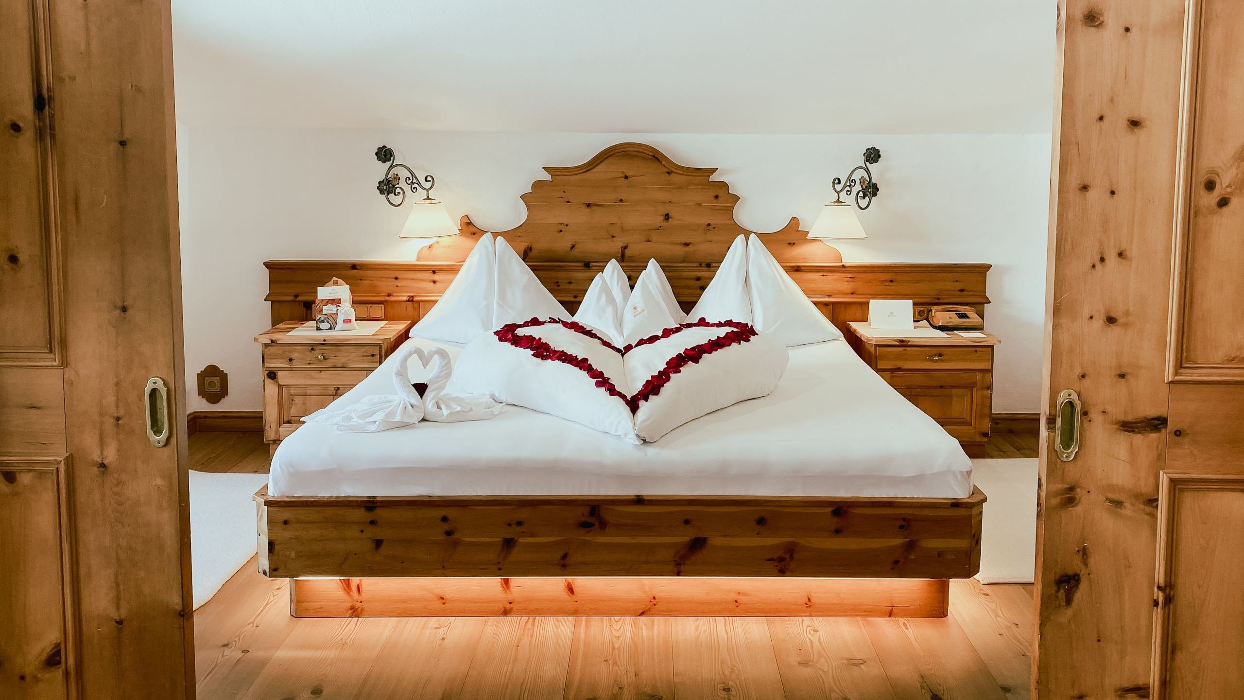 Herz Deko Bett Romantisch Roseblätter