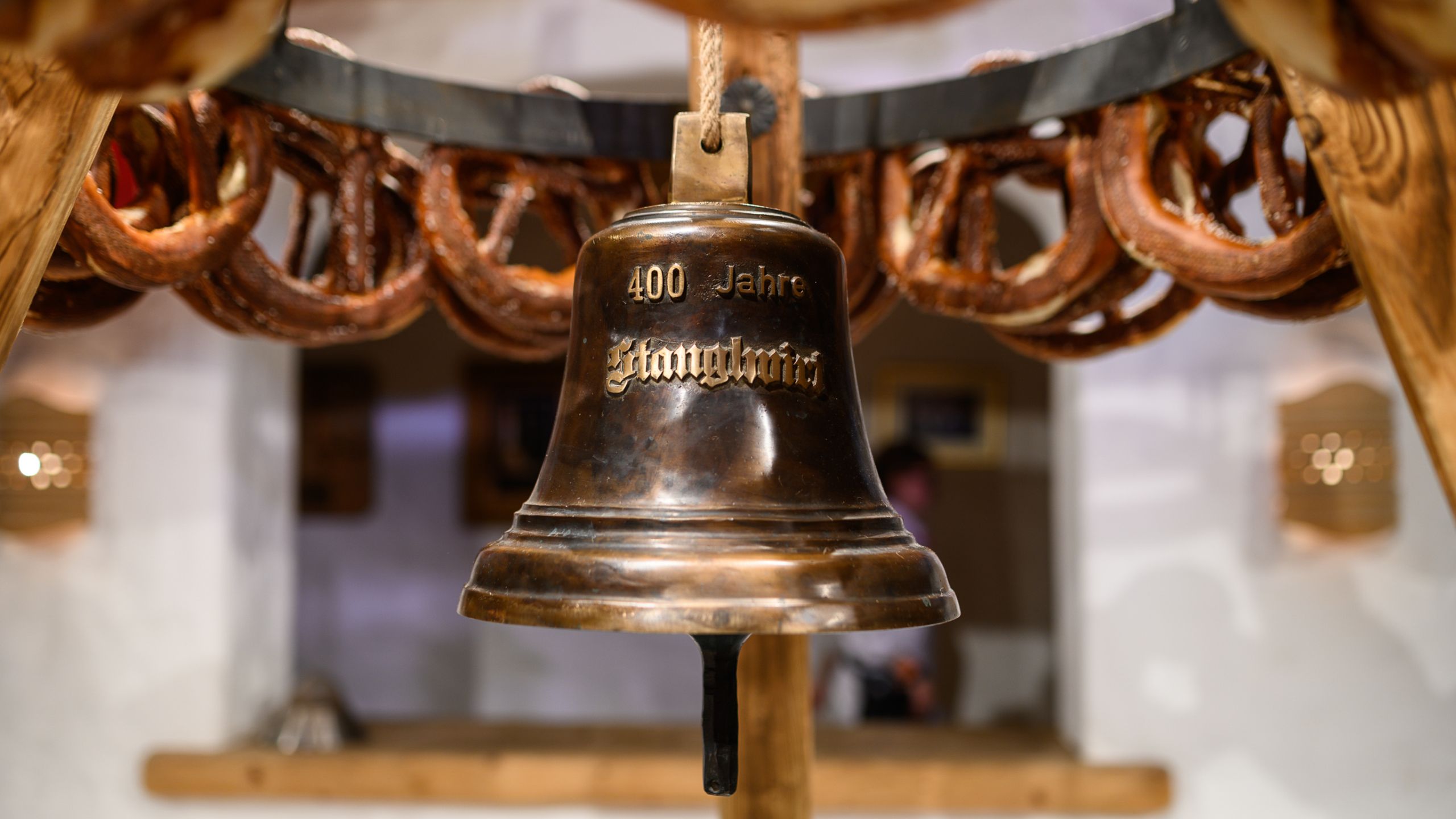 Stanglwirt Glocke über Kessel