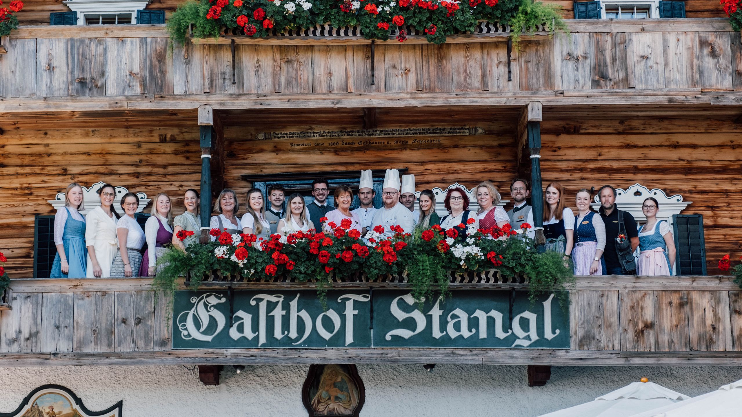 Stanglwirt_TeamfotoAll©SkylineMedien-3