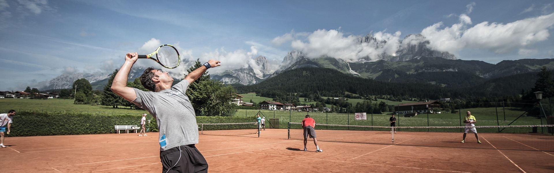 <strong>Tennis ...daheim</strong><br><br>Erleben Sie die weltberühmte Tennisschule „Peter Burwash International“ seit 40 Jahren exklusiv in Österreich bei uns im Stanglwirt!