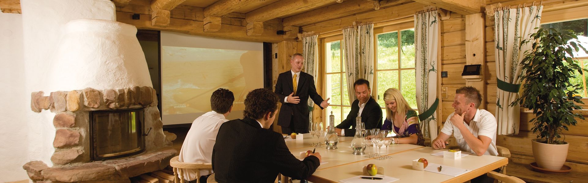 <strong>Incentive event</strong><br><br>For talks and indoor events, there are seminar rooms of various different sizes available, while the amazing sports and wellness facilities offer plenty in the way of action and relaxation...