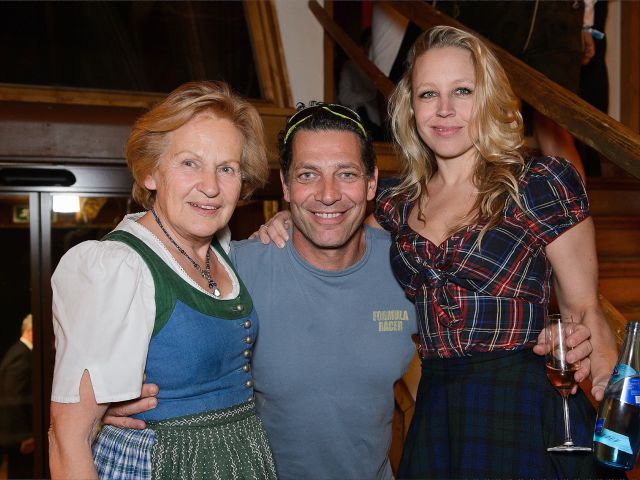 Maria Hauser-Sauper mit Gregor Bloeb und Nina Proll