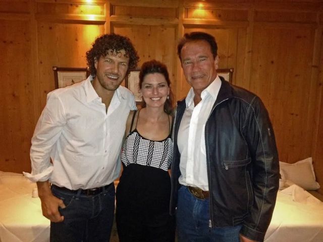 Shania Twain mit Ehemann Frederic Thiebaud und Arnold Schwarzenegger