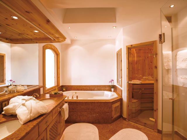 Spacious bathroom