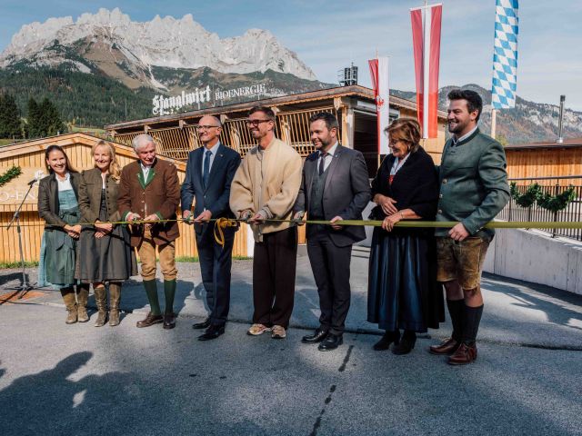 Elisabeth, Maria & Balthasar Hauser, LH Anton Mattle, Joko Winterscheidt, Bürgermeister Alexander Hochfilzer, Magdalena & Johannes Hauser